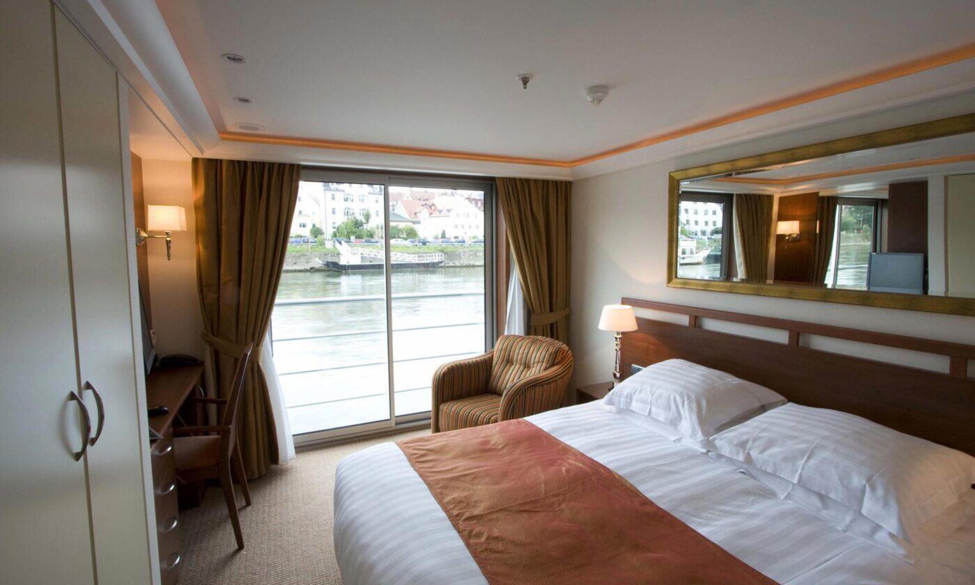 Seine River Cruise Sweat Vacay Wellness + private tour experience package - Image 3